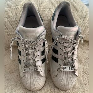 Adidas superstar sneaker queen size 8